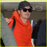 Orlando Bloom Goes Bright & Colorful for Flight Home from Cannes Film Festival